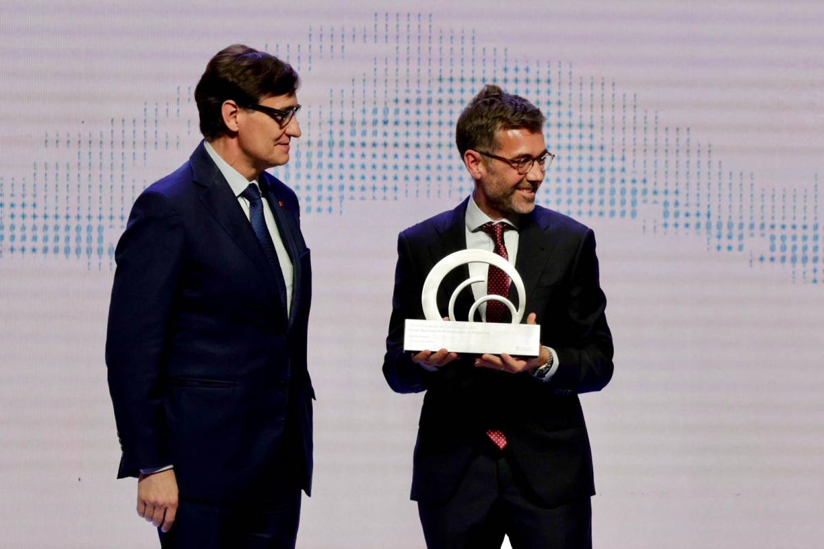 El president de la Generalitat, Salvador Illa, i l`editor del Diari, Marc Basté - JUANMA PELÁEZ El president de la Generalitat, Salvador Illa, i l`editor del Diari, Marc Basté