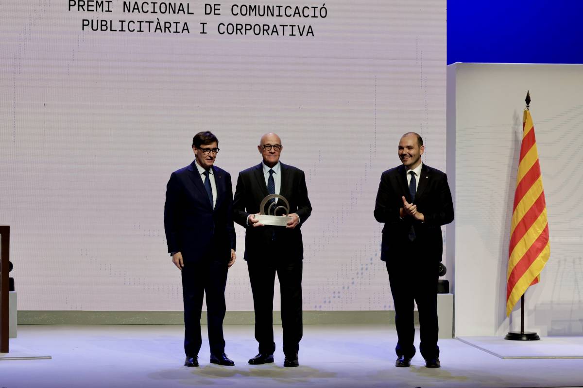 Josep Oliu, president de Banc Sabadell recull el premi Premi Nacional de Comunicació Publicitària i Corporativa - JUANMA PELÁEZ Josep Oliu, president de Banc Sabadell recull el premi Premi Nacional de Comunicació Publicitària i Corporativa