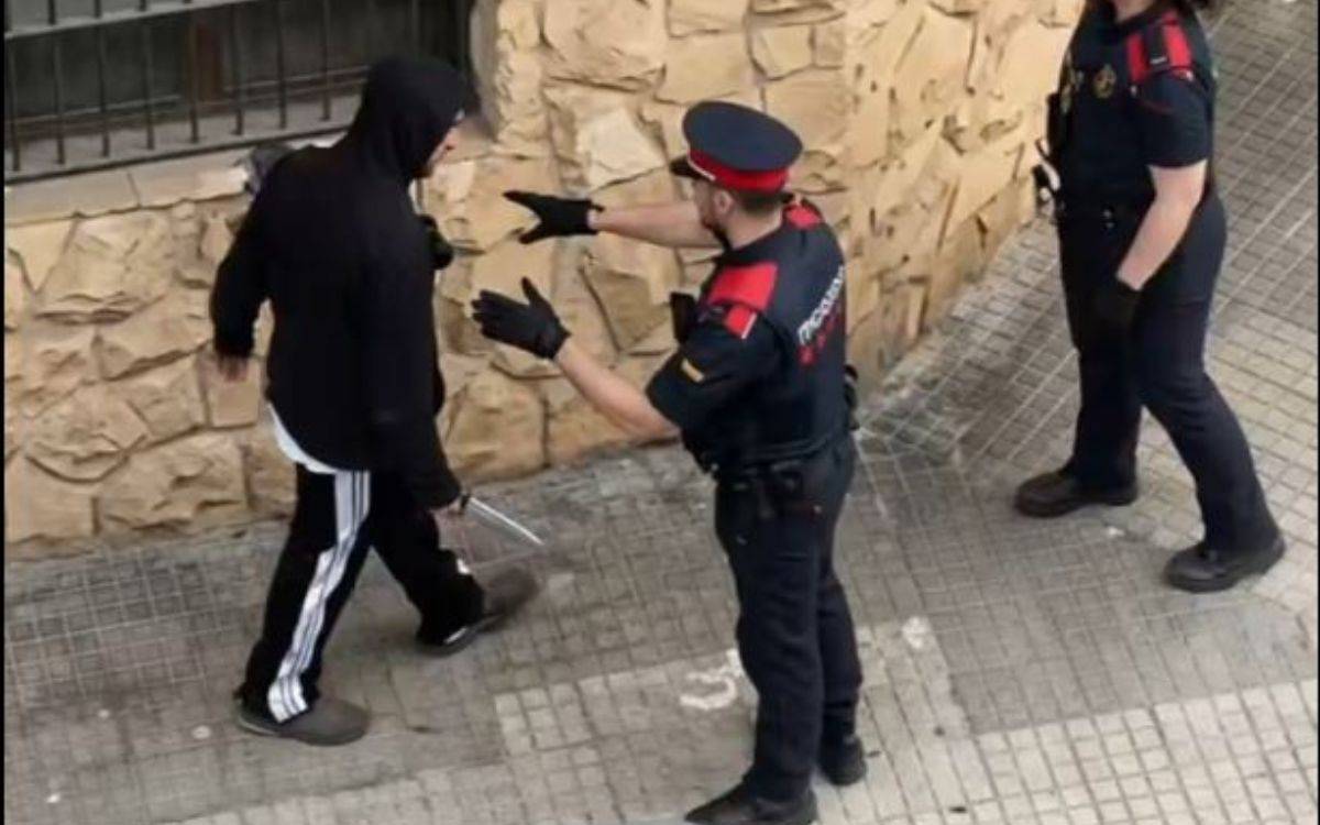 Un jove provoca el pànic a Reus exhibint un ganivet de grans dimensions a la via pública
