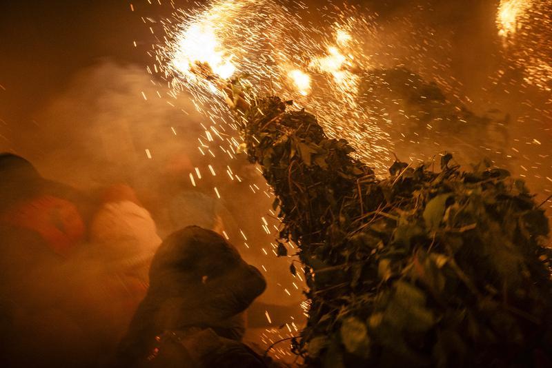 El salt de plens a la Patum completa de Berga - El salt de plens a la Patum completa de Berga