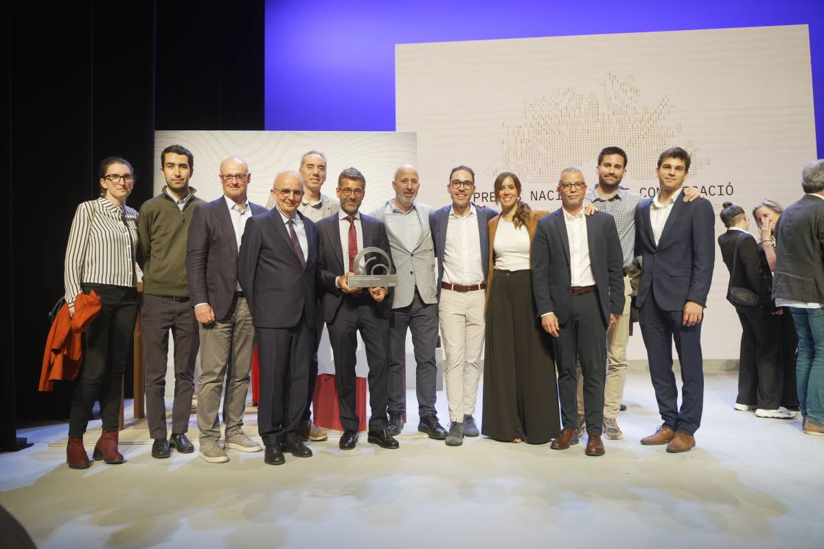 Representants del Diari de Sabadell, durant l`entrega del premi