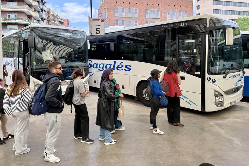 La pròrroga de les concessions de bus interurbà no inclou finalment la protecció del català