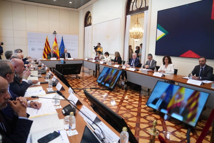Els acords de la bilateral: dels diners per tenir més Mossos a l'ús del català dels funcionaris de l'Estat