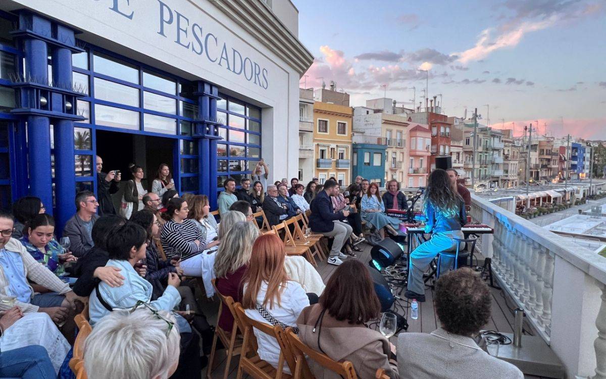 La terrassa del Teatret del Serrallo s'omplirà de nou de música amb la programació del Voramar 2026