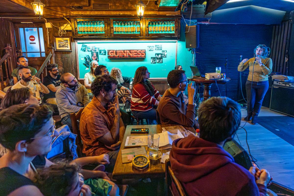 El bar Wild Geese, durant una de les xerrades científiques - Juanma Peláez