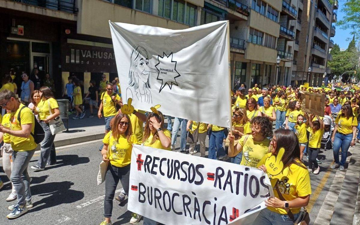 Més de 2.000 professors es manifesten pels carrers de Tarragona per reclamar més recursos per a l'educació