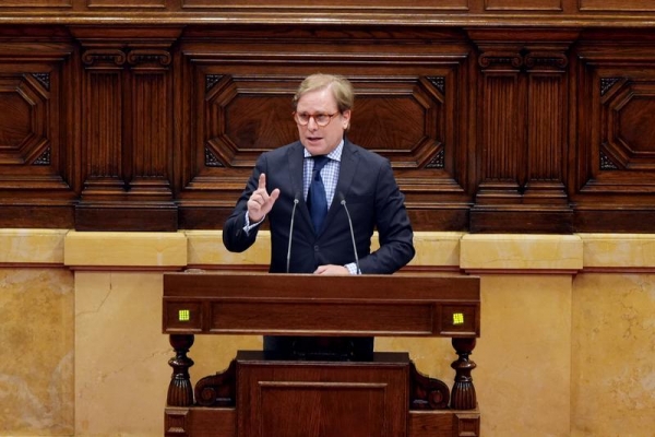 La «prioritat nacional» de Vox només aconsegueix el suport del PP i l'abstenció d'Aliança al Parlament