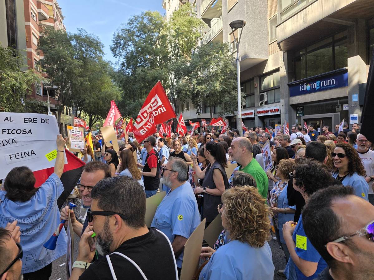 Protesta dels treballadors de Ficosa aquest dijous davant la Direcció General de Relacions Laborals de la Generalitat - CCOO Protesta dels treballadors de Ficosa aquest dijous davant la Direcció General de Relacions Laborals de la Generalitat