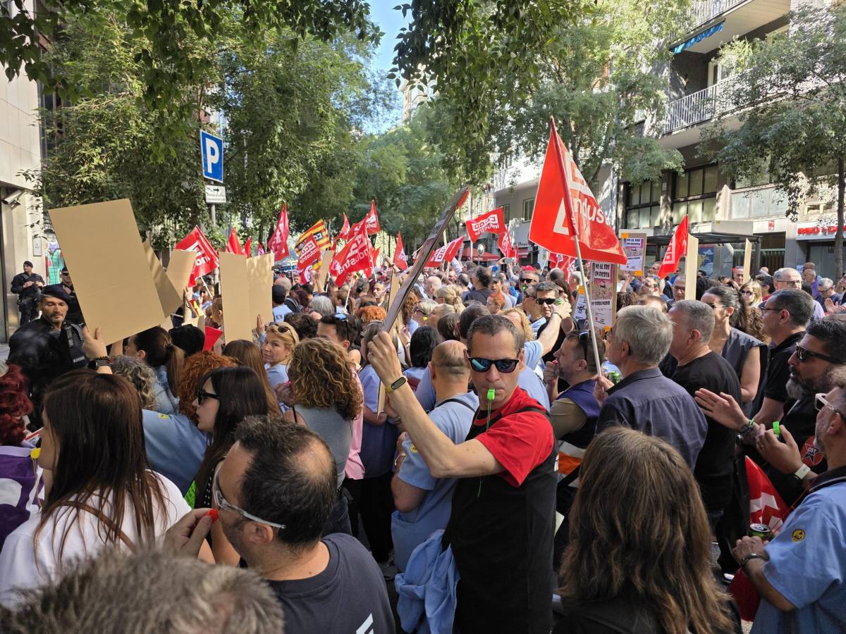 Protesta dels treballadors de Ficosa aquest dijous davant la Direcció General de Relacions Laborals de la Generalitat - CCOO