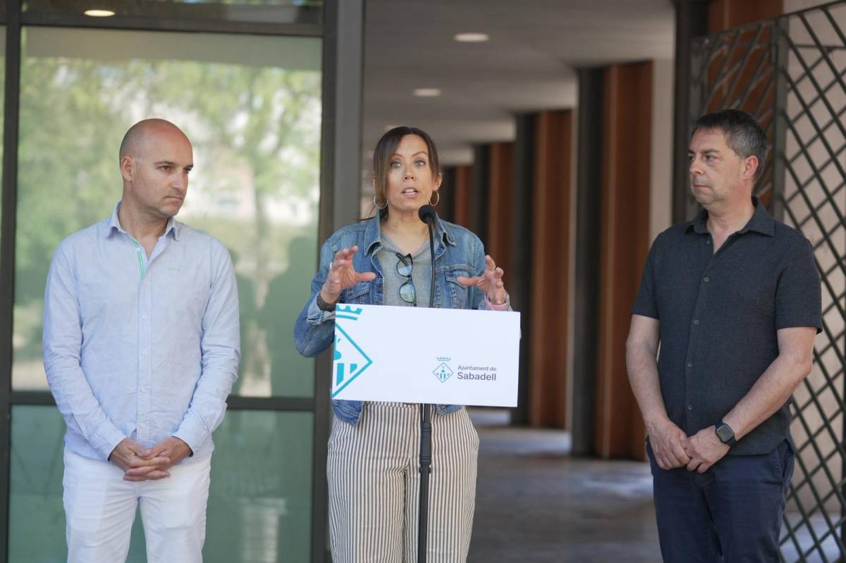 Adrián Hernández, tinent d`alcaldessa; Marta Farrés, alcaldessa, i Carles de la Rosa, regidor de Cultura - David Chao Adrián Hernández, tinent d`alcaldessa; Marta Farrés, alcaldessa, i Carles de la Rosa, regidor de Cultura