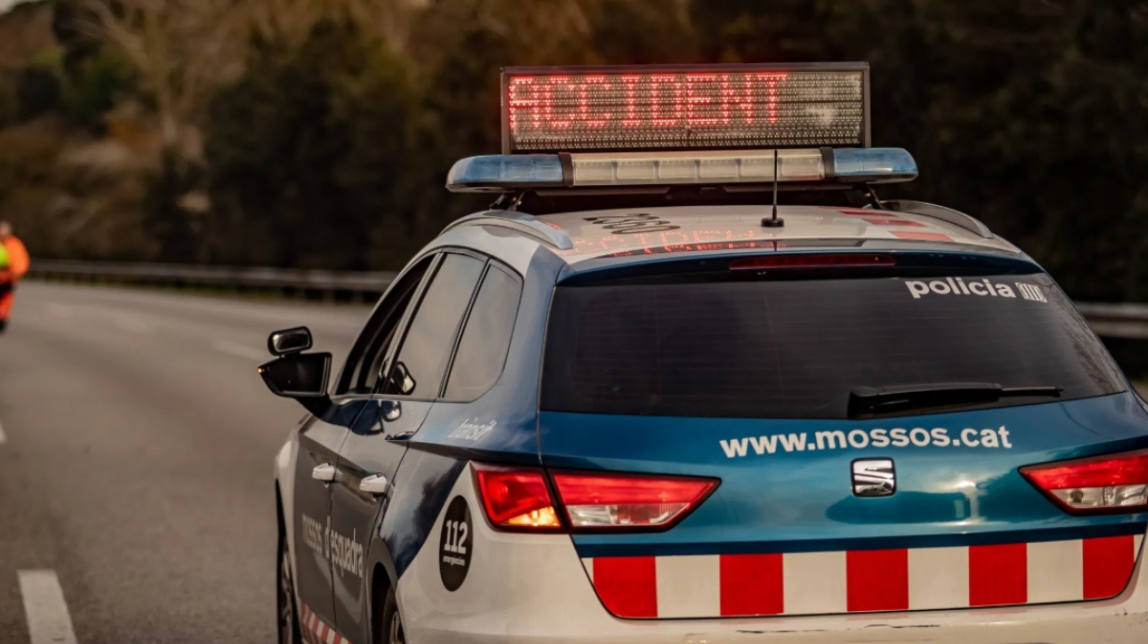 Mor el conductor d'un turisme en una col·lisió frontal amb un camió a la N-II a Vilassar de Mar