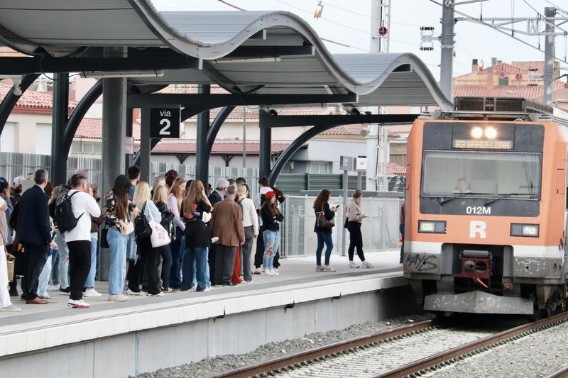 Retards de fins a 40 minuts a Rodalies per una nova avaria