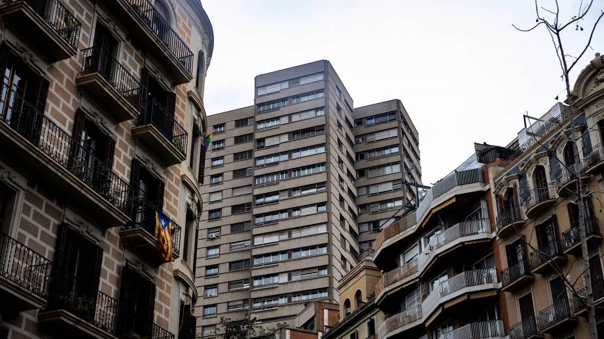 A Barcelona es van comprar 149 edificis sencers l'any passat, setanta menys que el 2024