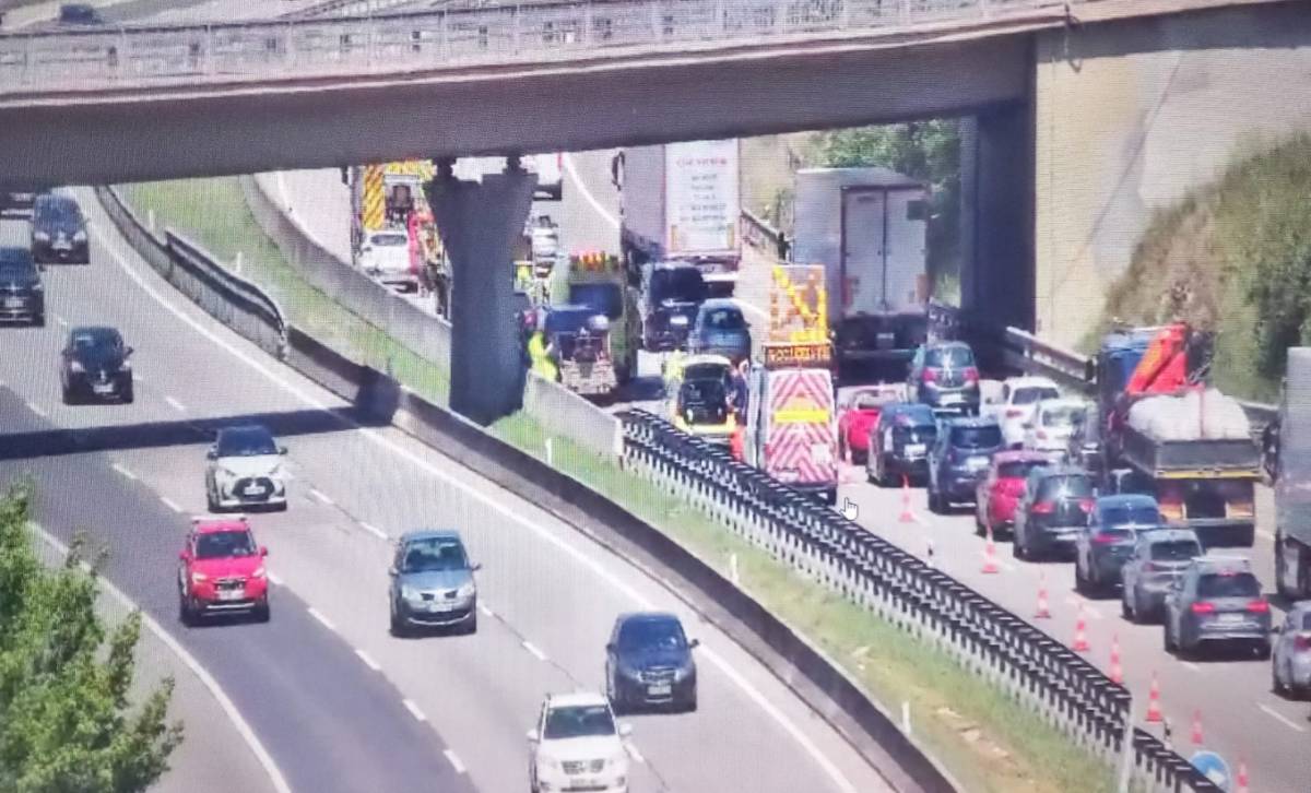 Cues quilomètriques a les carreteres en l'operació sortida per la segona Pasqua