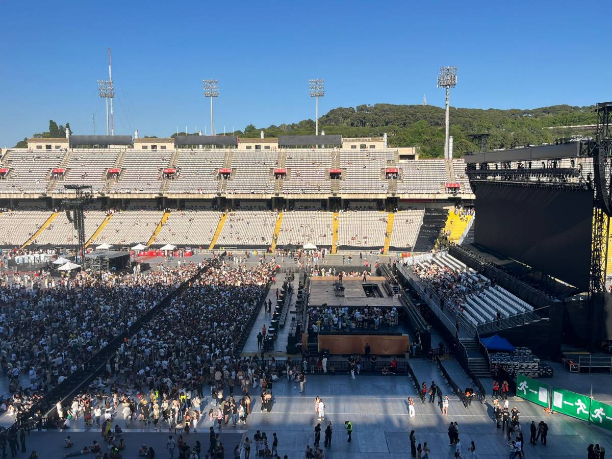 Tot a punt per al primer concert de Bad Bunny a Barcelona: «Espero una festa major a l'estil de Puerto Rico»