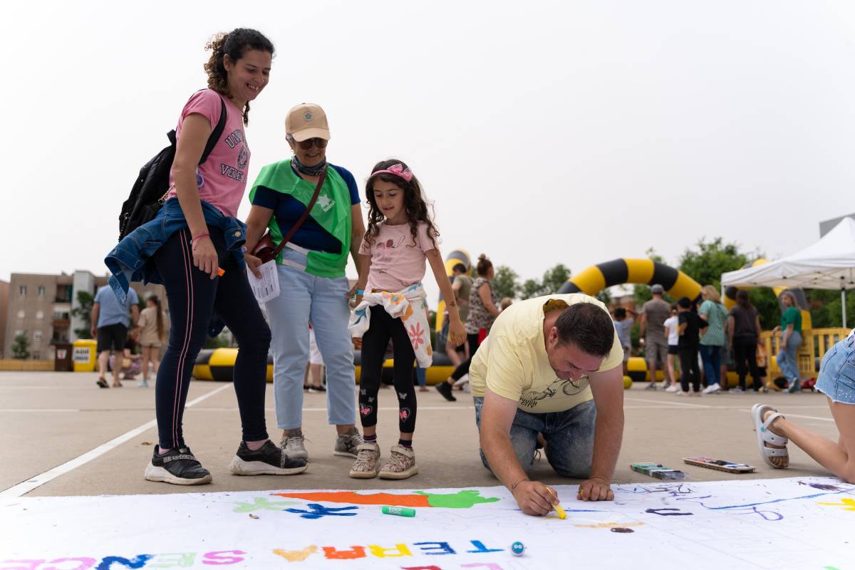 Explosió multicultural per a un barri amb moltes arrels