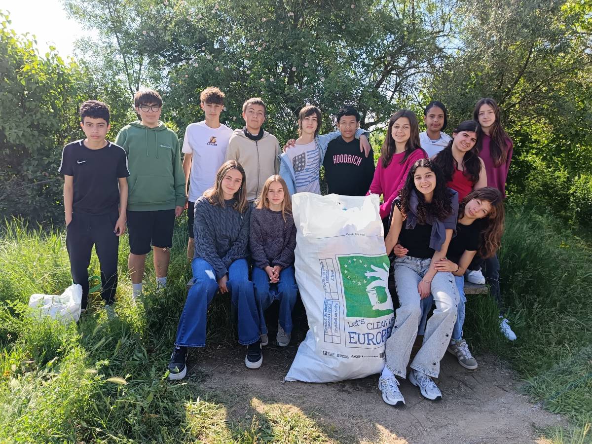 De nou l’Escola Arrels II participa en la Campanya Let’s Clean up Europe