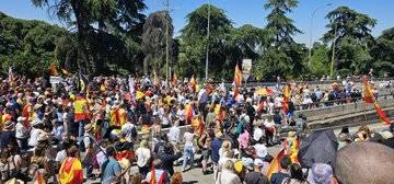 Prop de 40.000 persones es manifesten contra Pedro Sánchez a Madrid