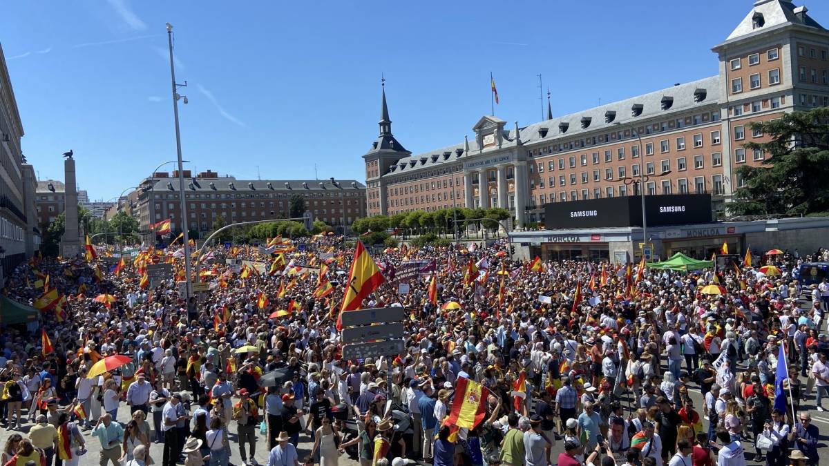 Prop de 40.000 persones es manifesten contra Pedro Sánchez a Madrid
