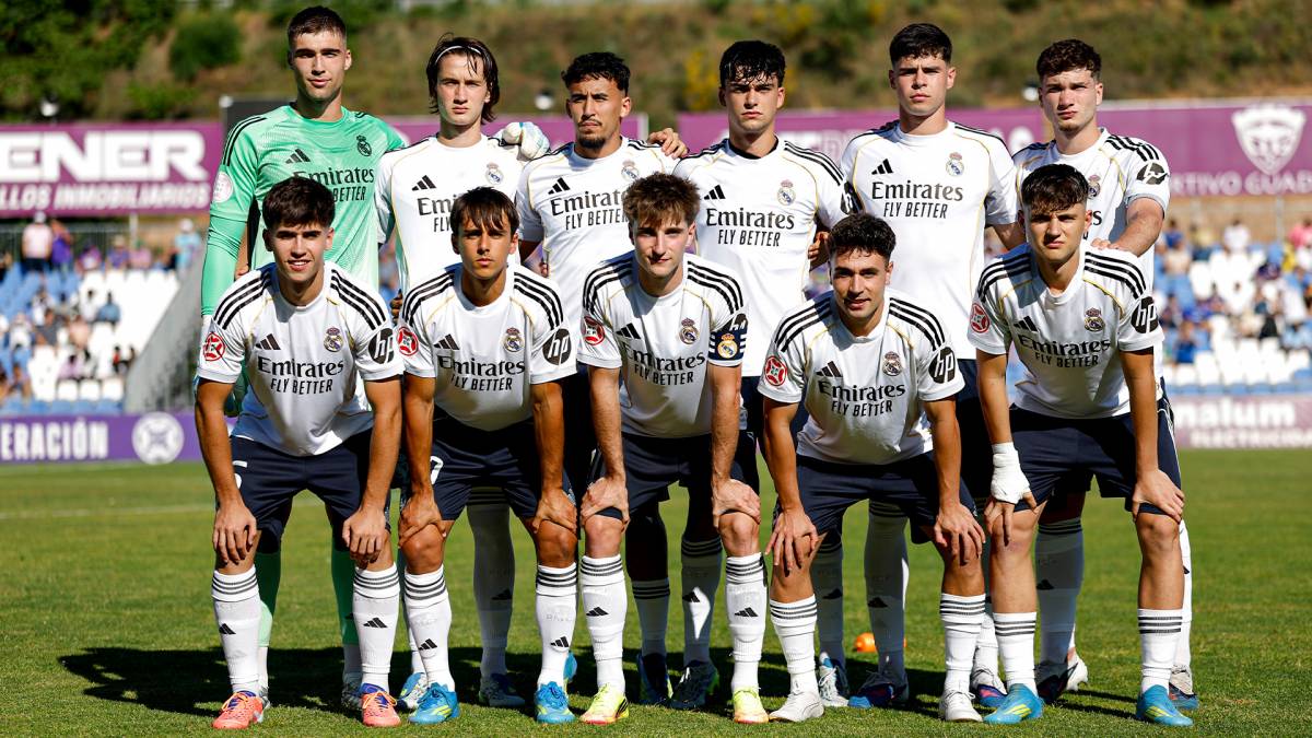 L`onze del filial blanc en el duel de l`última jornada