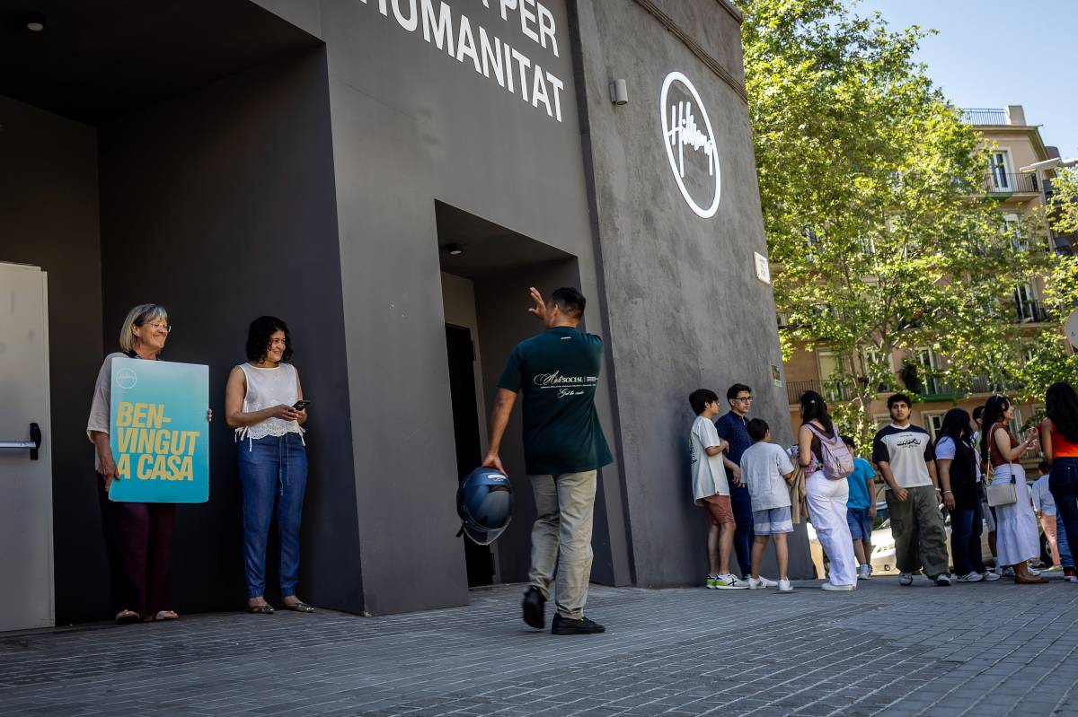 Música, pantalles gegants i datàfons als nous cultes de masses a Barcelona: «Volem arribar a tothom»