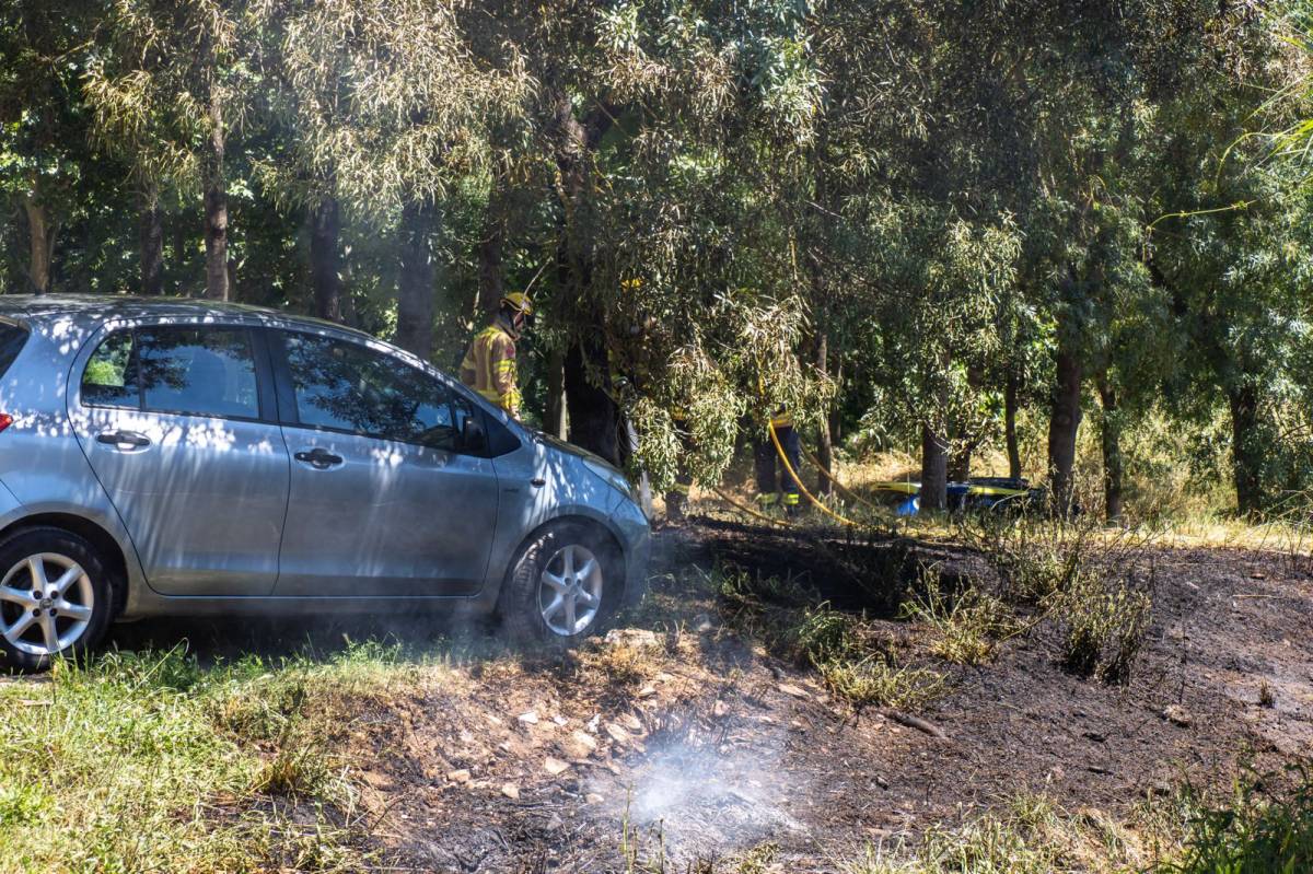 Incendi de vegetació a Can Puiggener - JUANMA PELÁEZ Incendi de vegetació a Can Puiggener