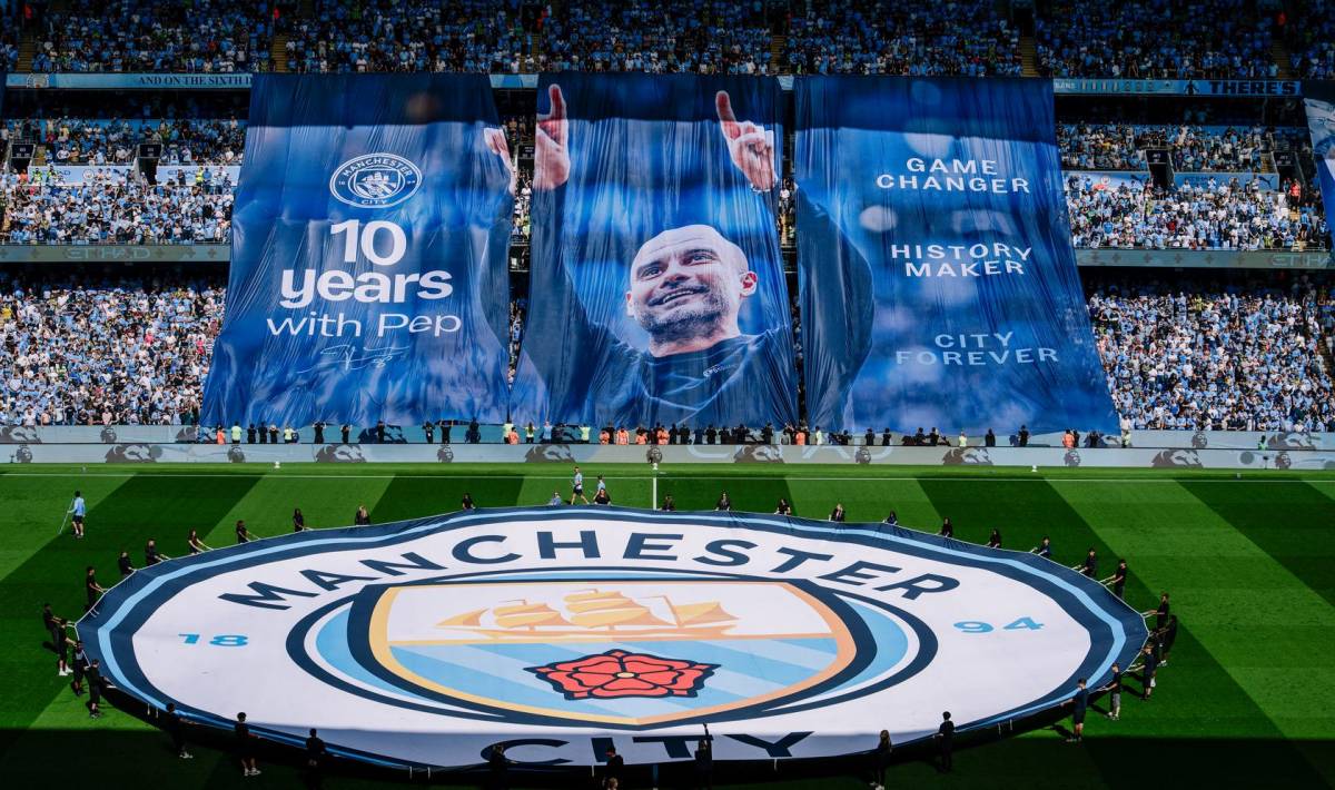 El Manchester City acomiada Pep Guardiola amb estelades i cartells en català