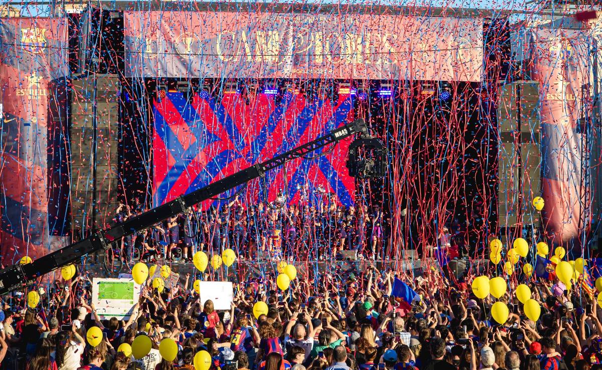 Eufòria desfermada a Barcelona per celebrar la Champions del Barça