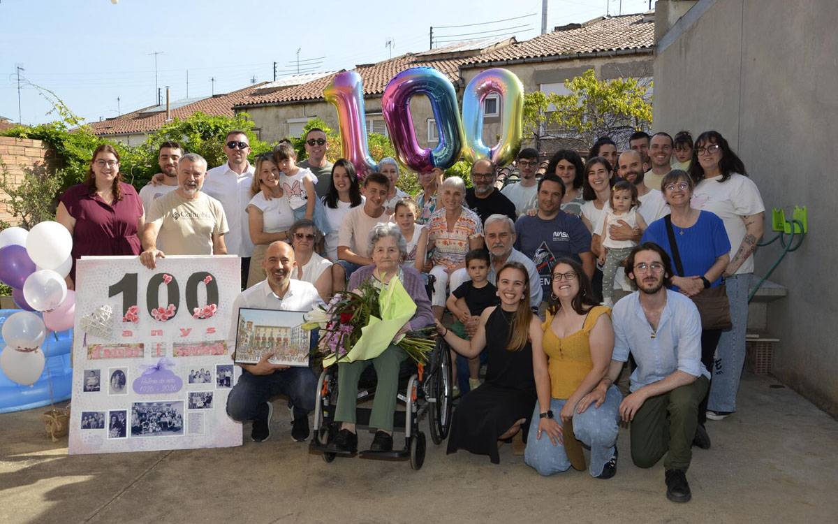 Manresa felicita Rosa Torné pels seus 100 anys en una celebració familiar