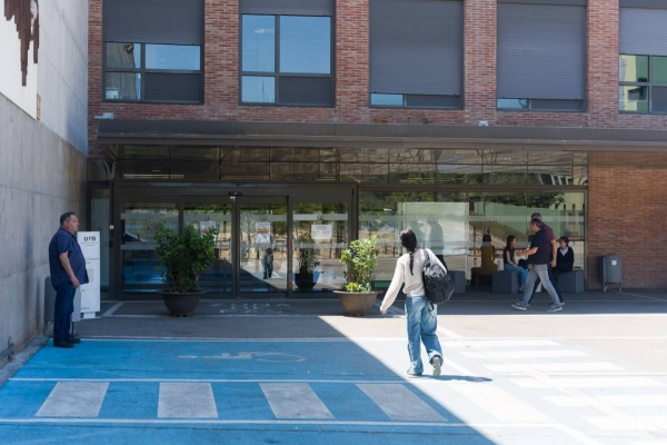 Calma tensa a l'Escola d'Enginyeria de la UAB després d'un conat de revolta d'un grup d'estudiants