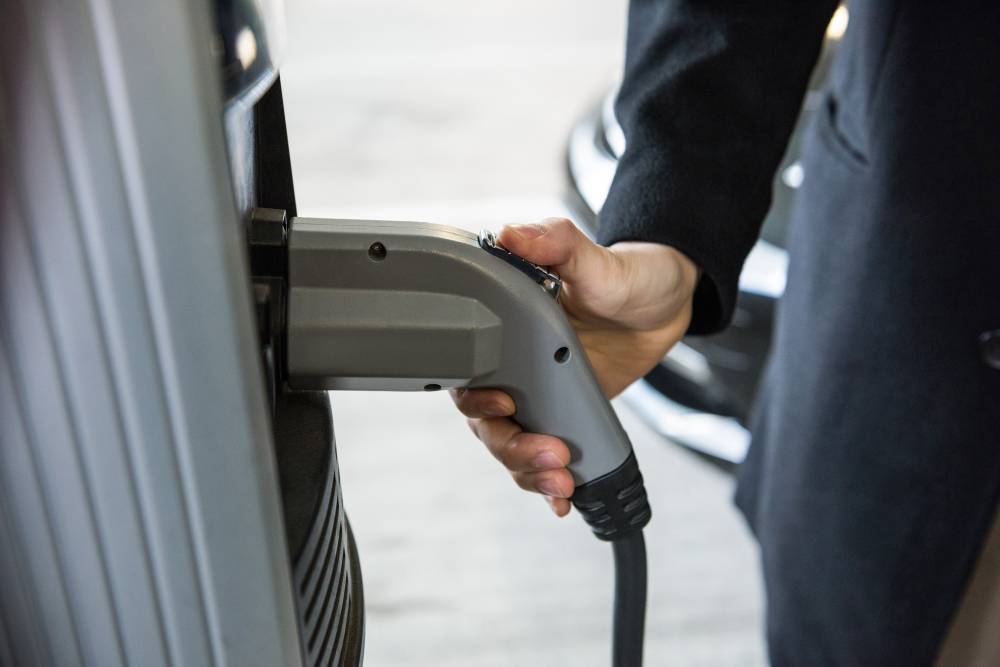 Vehicles elèctrics i fets a casa, la petició d'Illa