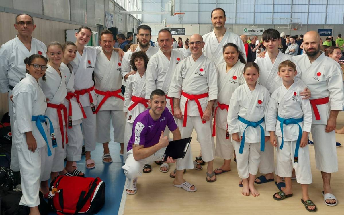 Esport7 Karate JKA Manresa suma vuit medalles a la Lliga Catalana a Terrassa