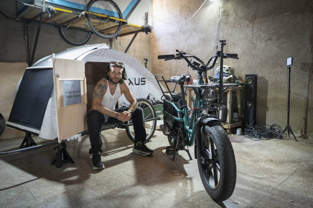 Més de 3.000 quilòmetres amb una bicicleta càmper per tota la península: “Tinc la necessitat de sentir-me viu”