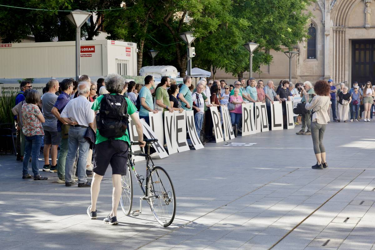 Concentració en defensa del riu Ripoll davant l'Ajuntament de Sabadell - Juanma Peláez