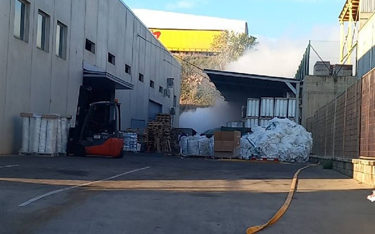 Confinament per un núvol de clor al polígon de Bufalvent de Manresa