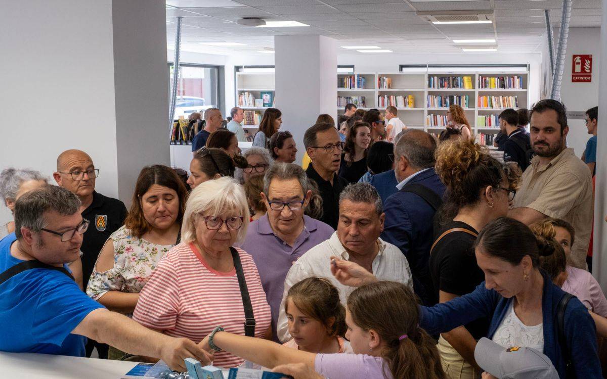 El barri de Sant Pere i Sant Pau recupera el Punt de Lectura després de sis anys tancat