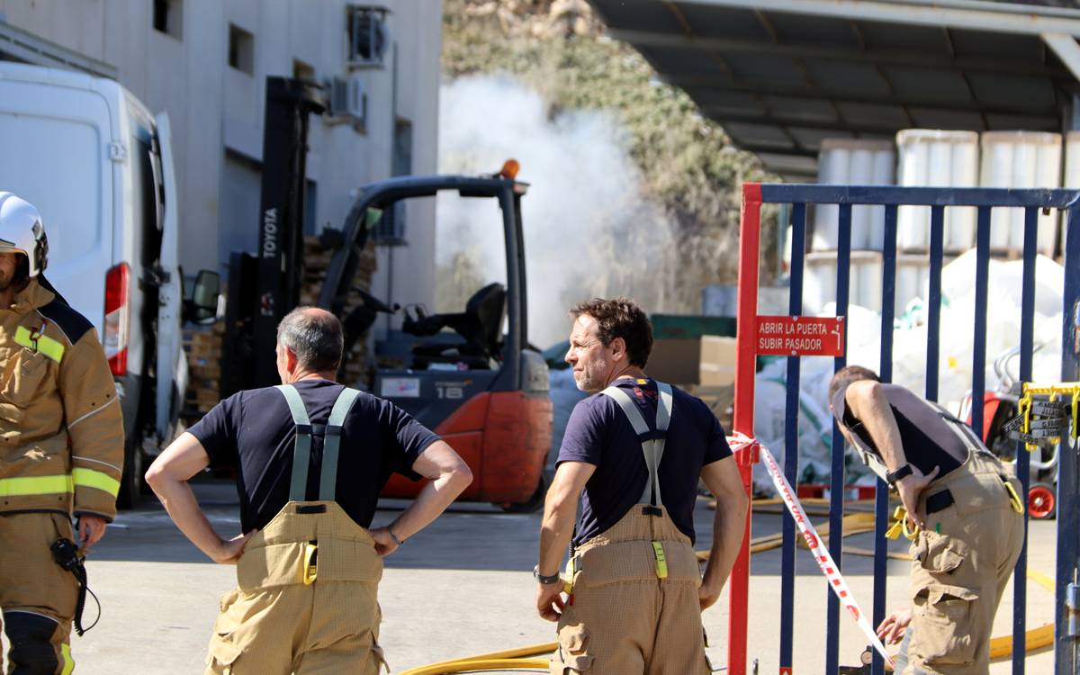 Nou persones ateses pel núvol de clor al polígon Bufalvent de Manresa