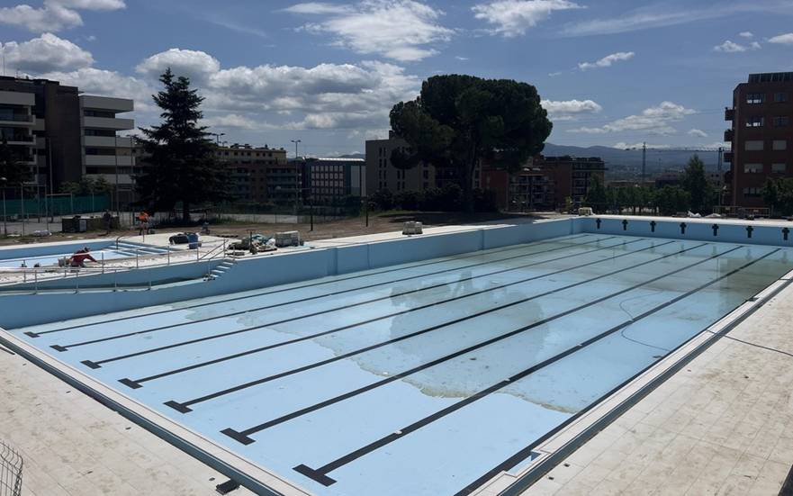 El Patí Vic enceta temporada d'estiu amb nova piscina exterior