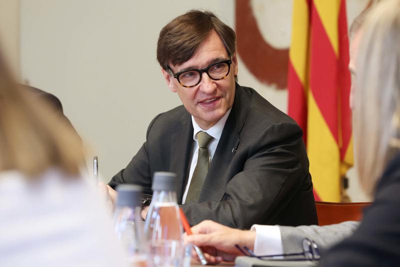 Illa s'alia amb sindicats i patronals pel català a l'empresa: «Mantenim l'ambició intacta»