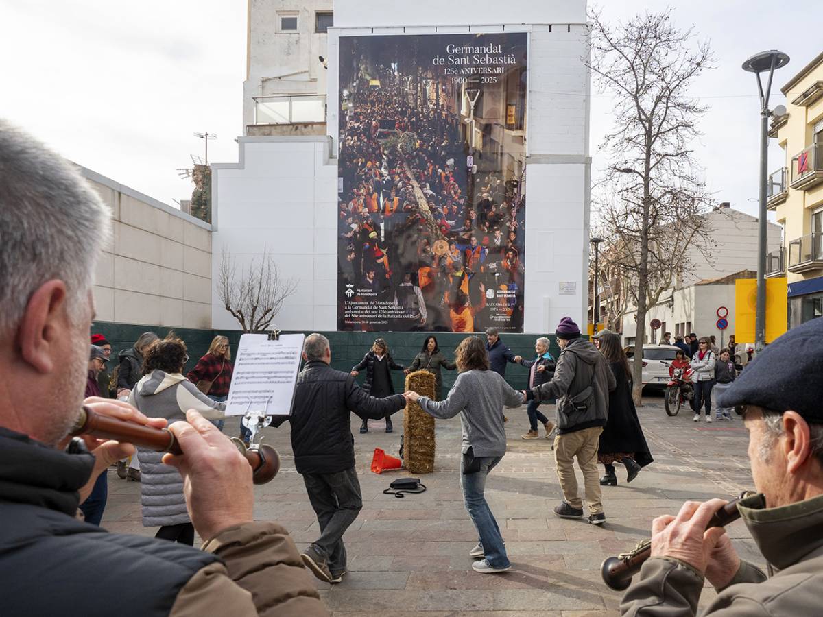 Mural commemoratiu pel 125è aniversari de la Germandat de Sant Sebastià - Miquel Badía Mural commemoratiu pel 125è aniversari de la Germandat de Sant Sebastià