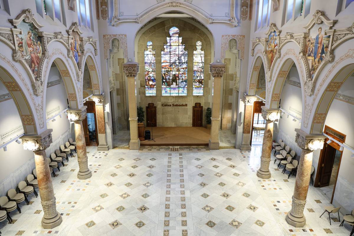 L'edifici modernista de l'antiga Caixa Sabadell incorpora millores en accessibilitat