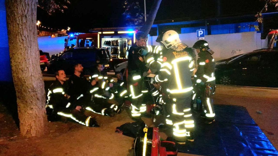 Dos ferits greus en dos incendis d'habitatge a Barcelona