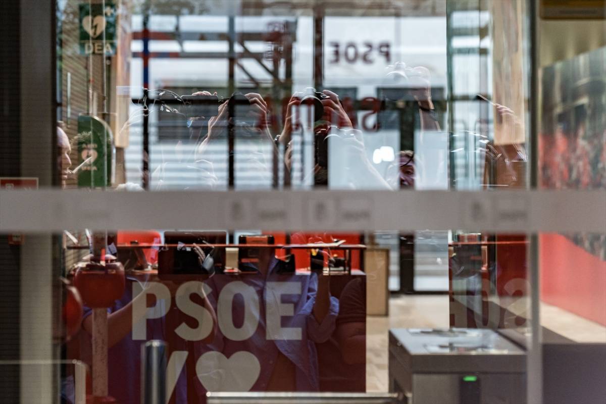 La Guàrdia Civil escorcolla la seu del PSOE per requerir informació sobre el cas Leire Díez
