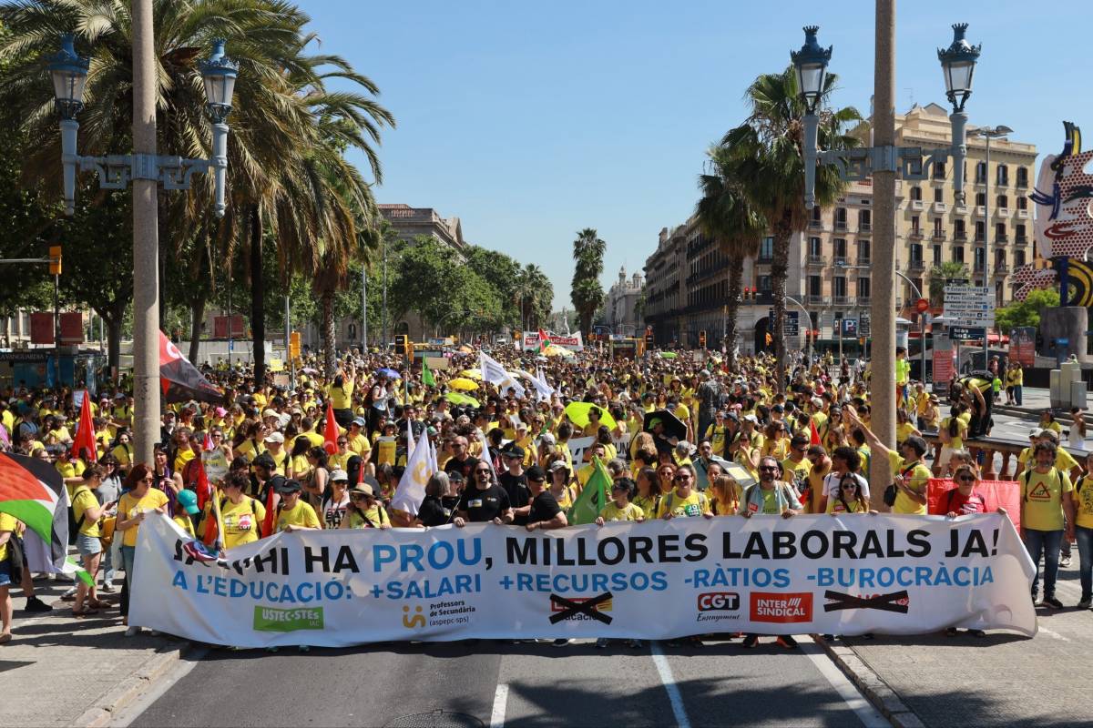 Els docents porten el pols amb el Govern al carrer: «Lluitar també és educar»