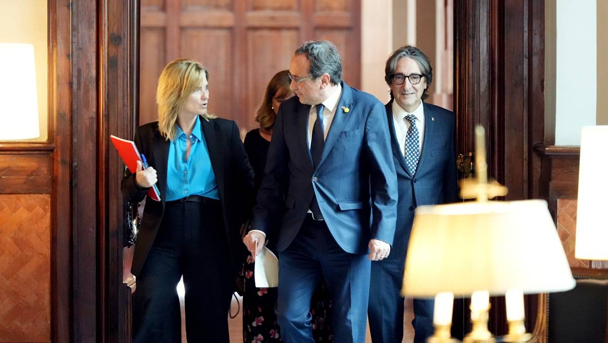 El Parlament cessa el secretari general i el lletrat major i en nomena els relleus