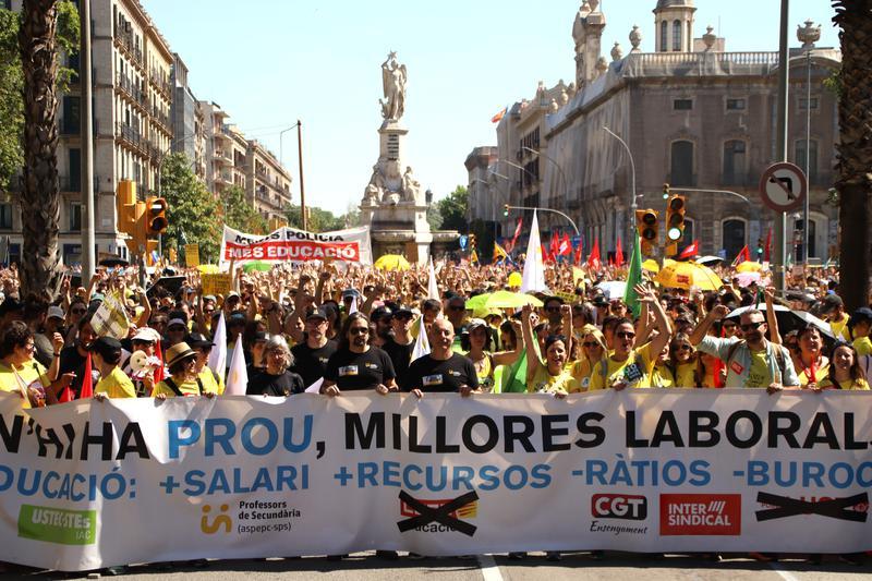 Els sindicats majoritaris desconvoquen les vagues fins dijous