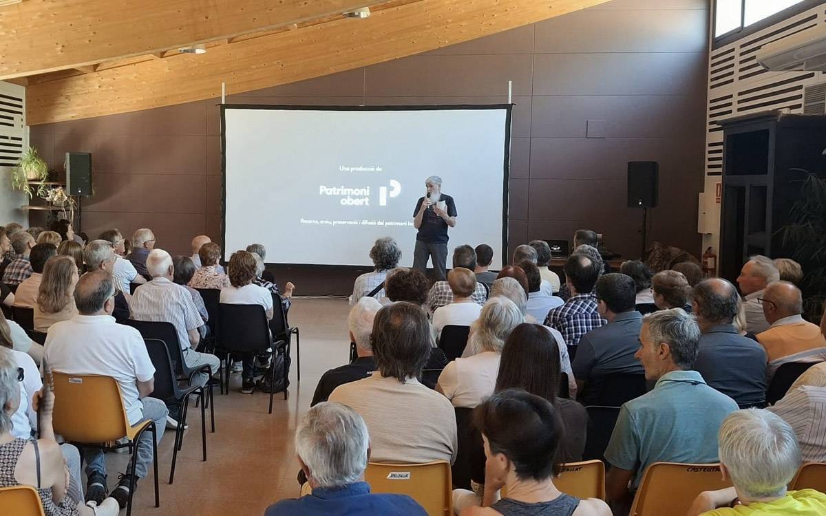 Més de 200 persones assisteixen a l'estrena del documental sobre Castelltallat