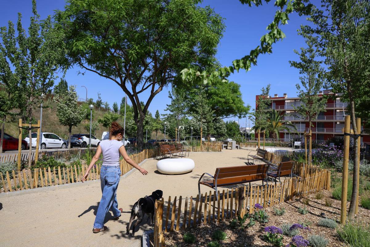 La plaça de Gernika presenta un aspecte renovat