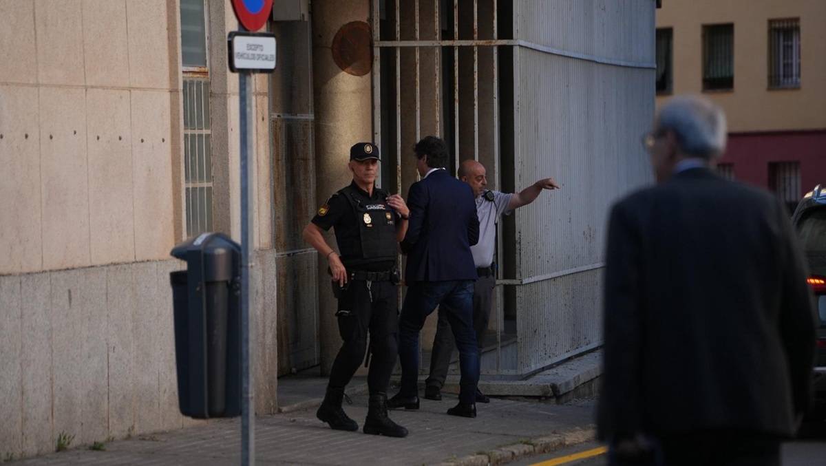 El germà de Pedro Sánchez declara (per la porta del darrere) en plena crisi del PSOE