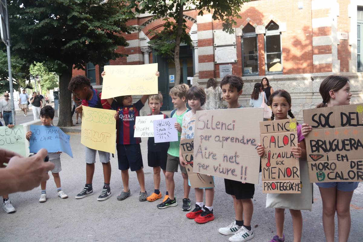 Les famílies diuen prou per la calor extrema a les aules: «Afecta la salut, el benestar i el rendiment acadèmic»